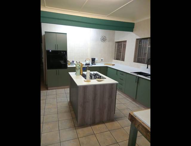7 BEDROOM HOUSE FOR SALE IN BO-DORP